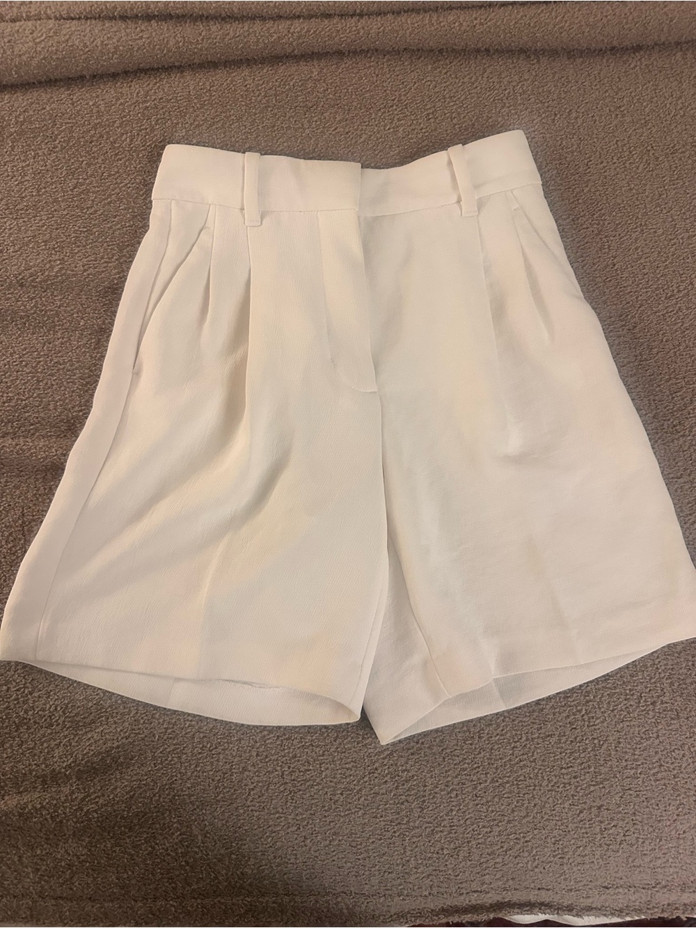 Aritzia Effortless Short in White Size 0